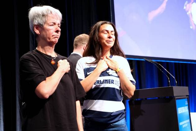 DEU, DFL, 2. FBL, Hertha BSC , Mitgliederversammlung, 26.05.2024, CityCube, Berlin, DEU, DFL, 2. FBL, Hertha BSC , Mitgliederversammlung, im Bild Ehefrau und Mutter von Kai Bernstein DFL - regulations prohibit any use of Photographs as image sequences and or quasi-video Foto: Juergen Engler nordphoto GmbH