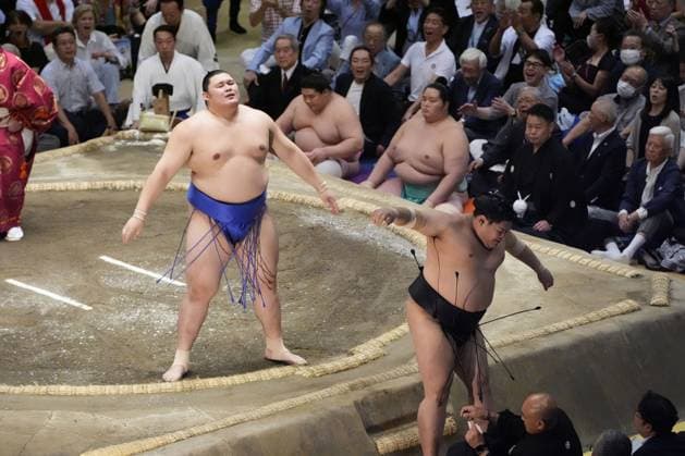 Sport Themen der Woche KW21 Sport Bilder des Tages Sumo: Summer tournament Komusubi Onosato (L) beats sekiwake Abi to win the 15-day Summer Grand Sumo Tournament on its final day on May 26, 2024, at Tokyo s Ryogoku Kokugikan.  A14AA0002917291P