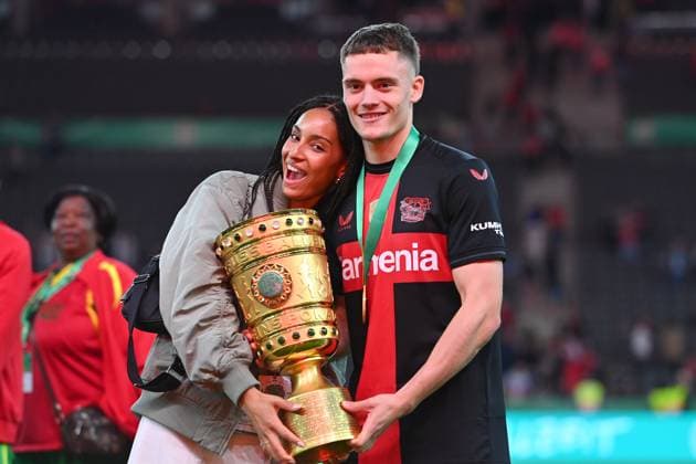 Florian WIRTZ (Bayer Leverkusen) und Freundin Aaliyah mit Pokal,Cup,Trophaee, Fussball 81.DFB Pokal Finale 2024 1.FC Kaiserslautern - Bayer 04 Leverkusen 0-1 am 25.05.2024, Olympiastadion in Berlin DFL DFB regulations prohibit any use of photographs as image sequences and or quasi-video Â *** Florian WIRTZ Bayer Leverkusen and girlfriend Aaliyah with Pokal,Cup,Trophaee, Fussball 81 DFB Pokal Final 2024 1 FC Kaiserslautern Bayer 04 Leverkusen 0 1 am 25 05 2024, Olympiastadion in Berlin DFL DFB regulations prohibit any use of photographs as image sequences and or quasi video Â