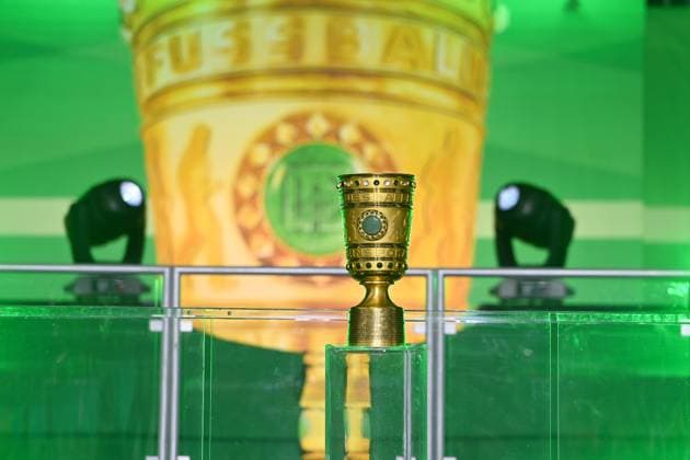 Randmotiv:Sachaufnahme Pokal,Cup,Trophaee vor Siegerehrung. Fussball 81.DFB Pokal Finale 2024 1.FC Kaiserslautern - Bayer 04 Leverkusen 0-1 am 25.05.2024 , Olympiastadion in Berlin DFL DFB regulations prohibit any use of photographs as image sequences and or quasi-video