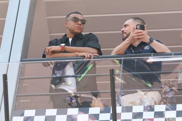 Kylian Mbappe 7 (Paris Saint-Germain) auf der Ehrentribuene, Rennen, Grosser Preis von Monaco, Motorsport, Herren, Formel 1, 26.05.2024 Monte Carlo Monaco MCO