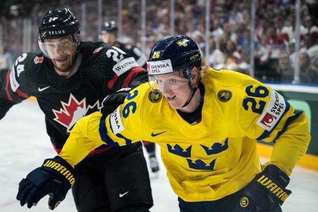 240526 Jamie Oleksiak of Canada and Rasmus Dahlin of Sweden during the 2024 IIHF Ice hockey, Eishockey World Championship, WM, Weltmeisterschaft bronze medal game between Sweden and Canada on May 26, 2024 in Prague. Photo: Maxim Thore BILDBYRAN kod MT MT0605 ishockey ice hockey ishockey-vm sweden canada 2024 iihf ice hockey world championship bbeng bronsmatch sverige kanada Copyright: MAXIMxTHORE BB240526MT009