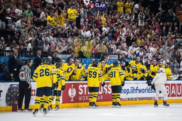 240526 Carl Grundström of Sweden celebrates with team mates after 1-0 during the 2024 IIHF Ice hockey, Eishockey World Championship, WM, Weltmeisterschaft bronze medal game between Sweden and Canada on May 26, 2024 in Prague. Photo: Maxim Thore BILDBYRAN kod MT MT0605 ishockey ice hockey ishockey-vm sweden canada 2024 iihf ice hockey world championship bbeng bronsmatch sverige kanada celebration jubel Copyright: MAXIMxTHORE BB240526MT016