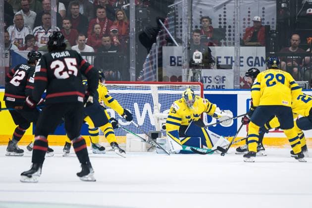 240526 Goaltender Filip Gustavsson of Sweden during the 2024 IIHF Ice hockey, Eishockey World Championship, WM, Weltmeisterschaft bronze medal game between Sweden and Canada on May 26, 2024 in Prague. Photo: Maxim Thore BILDBYRAN kod MT MT0605 ishockey ice hockey ishockey-vm sweden canada 2024 iihf ice hockey world championship bbeng bronsmatch sverige kanada Copyright: MAXIMxTHORE BB240526MT019