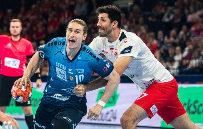 26.05.2024, Handball, Herren, Europaen League, Final Four 2024, EHF, Spiel um Platz drei, Dinamo Bukarest - Rhein-Neckar Löwen Juri Knorr (Rhein-Neckar Löwen, li.) gegen Dan Racutea (Dinamo Bukarest, re.) Hamburg Barclays Arena Hamburg Deutschland