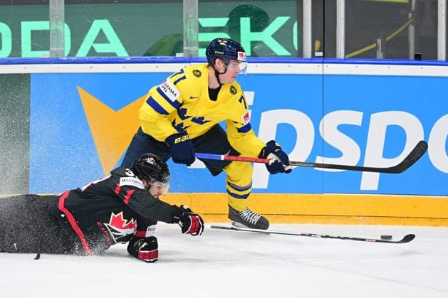 OLOFSSON Victor in the battle for the puck with opponent player during the 2024 Ice hockey, Eishockey World Championship, WM, Weltmeisterschaft bronze medal match, Sweden - Canada, 26. mai 2024 Prague Czech republic Copyright: xx FAJ_7404