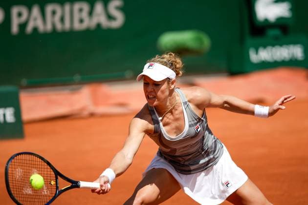 26.05.2024 Tennis, French Open 2024 Roland-Garros, FRA, Paris, Women™s Singles Court Simonne-Mathieu - FIRST ROUND, Laura Siegemund (GER) - Sofia Kenin (USA) Bild: v. li. Laura Siegemund (GER) spielt eine Vorhand. Copyright: HMBxMedia AntonioxBorga