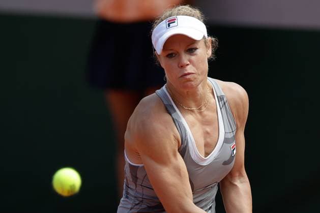 26.05.2024 Tennis, French Open 2024 Roland-Garros, FRA, Paris, Women™s Singles Court Simonne-Mathieu - FIRST ROUND, Laura Siegemund (GER) - Sofia Kenin (USA) Bild: v. li. Laura Siegemund (GER) konzentriert Copyright: HMBxMedia AntonioxBorga