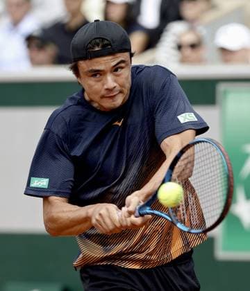 Tennis: French Open Japan s Taro Daniel plays against Russian Andrey Rublev in the first round of the French Open tennis tournament in Paris on May 26, 2024.  A14AA0002918402P