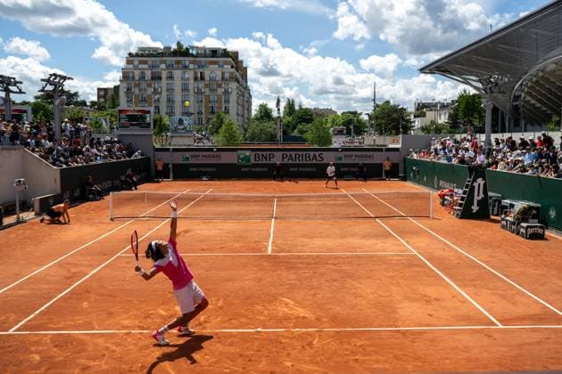 Sport Themen der Woche KW21 Sport Bilder des Tages (240526) -- PARIS, May 26, 2024 -- Zhang Zhizhen (Front) of China serves during the men s singles first round match between Zhang Zhizhen of China and Aleksandar Vukic of Australia at the French Open tennis tournament at Roland Garros, Paris, France, May 26, 2024. ) (SP)FRANCE-PARIS-TENNIS-FRENCH OPEN-MEN S SINGLES MengxDingbo 