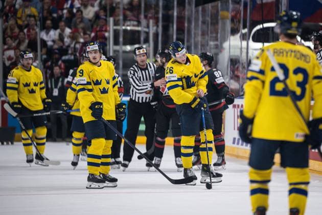 240526 Rasmus Dahlin of Sweden in pain during the 2024 IIHF Ice hockey, Eishockey World Championship, WM, Weltmeisterschaft bronze medal game between Sweden and Canada on May 26, 2024 in Prague. Photo: Maxim Thore BILDBYRAN kod MT MT0605 ishockey ice hockey ishockey-vm sweden canada 2024 iihf ice hockey world championship bbeng bronsmatch sverige kanada Copyright: MAXIMxTHORE BB240526MT048