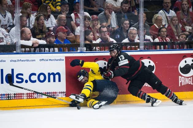 240526 Linus Johansson of Sweden and Brandon Tanev of Canada during the 2024 IIHF Ice hockey, Eishockey World Championship, WM, Weltmeisterschaft bronze medal game between Sweden and Canada on May 26, 2024 in Prague. Photo: Maxim Thore BILDBYRAN kod MT MT0605 ishockey ice hockey ishockey-vm sweden canada 2024 iihf ice hockey world championship bbeng bronsmatch sverige kanada Copyright: MAXIMxTHORE BB240526MT057