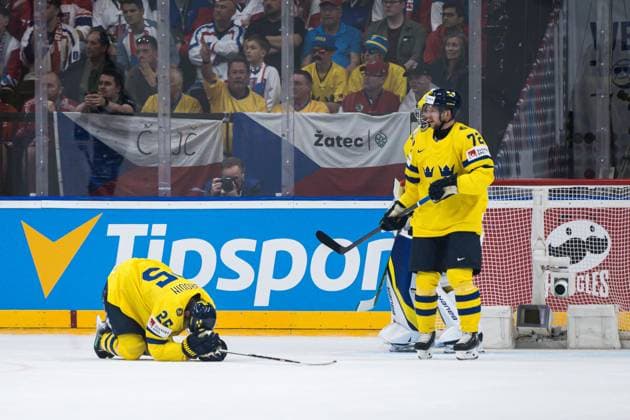240526 Jonas Brodin of Sweden in pain during the 2024 IIHF Ice hockey, Eishockey World Championship, WM, Weltmeisterschaft bronze medal game between Sweden and Canada on May 26, 2024 in Prague. Photo: Maxim Thore BILDBYRAN kod MT MT0605 ishockey ice hockey ishockey-vm sweden canada 2024 iihf ice hockey world championship bbeng bronsmatch sverige kanada Copyright: MAXIMxTHORE BB240526MT060