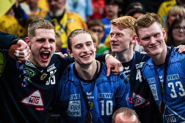 Joel Birlehm (Rhein-Neckar Loewen, 35), Juri Knorr (Rhein-Neckar Loewen, 10), Jon Lindenchrone Anderson (Rhein-Neckar Loewen, 42), Ymir Oern Gislason (Rhein-Neckar Loewen, 33) GER, Dinamo Bukarest vs. Rhein-Neckar Loewen, Handball, EHF European League, Spiel um Platz 3, Saison 2023 2024, 26.05.2024 GER, Dinamo Bukarest vs. Rhein-Neckar Loewen, Handball, EHF European League, Spiel um Platz 3, Saison 2023 2024, 26.05.2024 Hamburg Copyright: xEibnerxPressefoto MarcelxvonxFehrnx EP_MFN