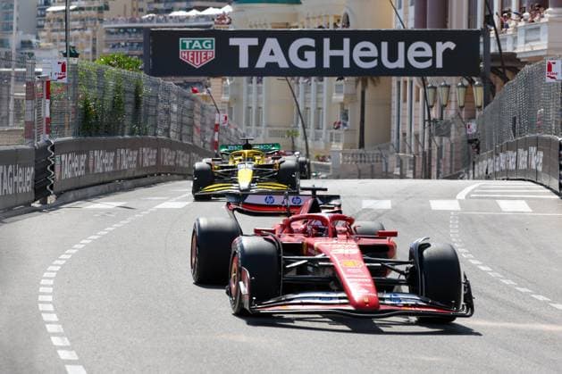 Charles Leclerc (Scuderia Ferrari HP), Oscar Piastri (McLaren), Rennen, Grosser Preis von Monaco, Motorsport, Herren, Formel 1, 26.05.2024 Monte Carlo Monaco MCO