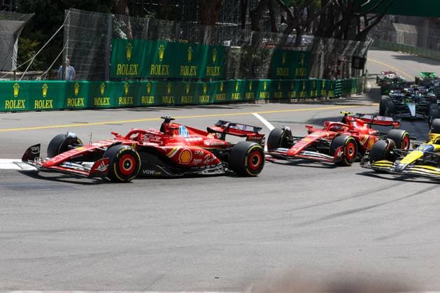erster Start, Charles Leclerc (Scuderia Ferrari HP), Oscar Piastri (McLaren), Carlos Sainz jr. (Scuderia Ferrari HP), Rennen, Grosser Preis von Monaco, Motorsport, Herren, Formel 1, 26.05.2024 Monte Carlo Monaco MCO