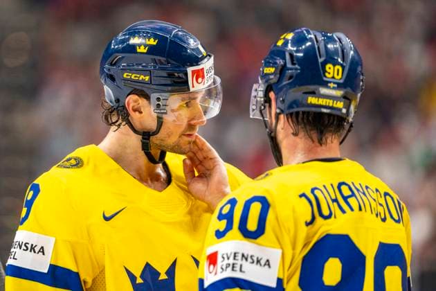 PRAGUE, CZECH REPUBLIC - MAY 26: Adrian Kempe of Sweden (L) talking with Marcus Johansson of Sweden (R) during 2024 IIHF Ice hockey, Eishockey World Championship, WM, Weltmeisterschaft Czechia Third Place Match between Sweden and Canada at Prague Arena on May 26, 2024 in Prague, Czech Republic. Prague Prague Arena Czech Republic Copyright: xJustPictures.ch JarixPestelaccix jp-en-EuSpIm-JP4_JAR_Sweden_Canada_26May_2024123