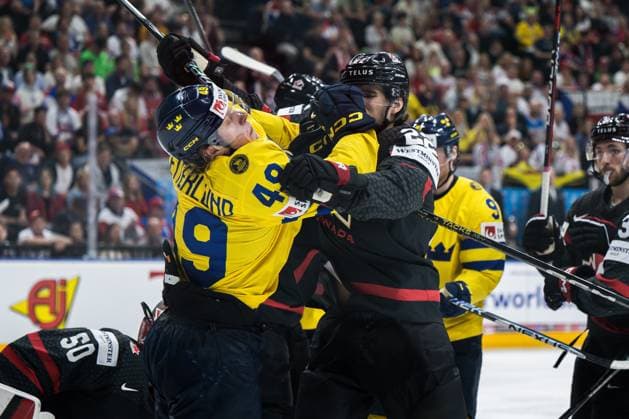 240526 Fabian Zetterlund of Sweden and Dylan Cozens of Canada during the 2024 IIHF Ice hockey, Eishockey World Championship, WM, Weltmeisterschaft bronze medal game between Sweden and Canada on May 26, 2024 in Prague. Photo: Maxim Thore BILDBYRAN kod MT MT0605 ishockey ice hockey ishockey-vm sweden canada 2024 iihf ice hockey world championship bbeng bronsmatch sverige kanada Copyright: MAXIMxTHORE BB240526MT067