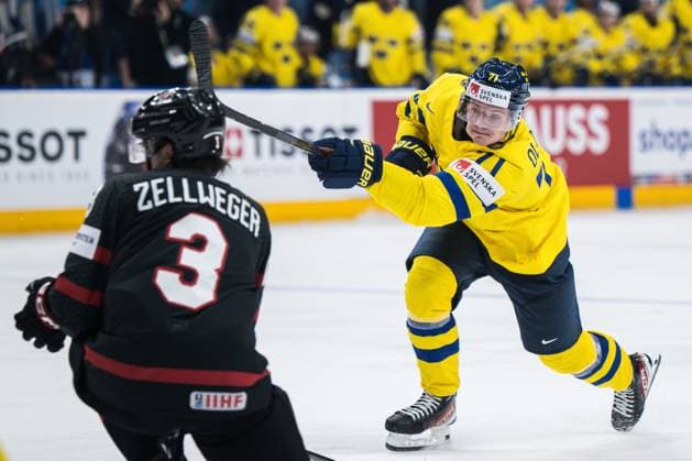 240526 Victor Olofsson of Sweden during the 2024 IIHF Ice hockey, Eishockey World Championship, WM, Weltmeisterschaft bronze medal game between Sweden and Canada on May 26, 2024 in Prague. Photo: Maxim Thore BILDBYRAN kod MT MT0605 ishockey ice hockey ishockey-vm sweden canada 2024 iihf ice hockey world championship bbeng bronsmatch sverige kanada Copyright: MAXIMxTHORE BB240526MT068