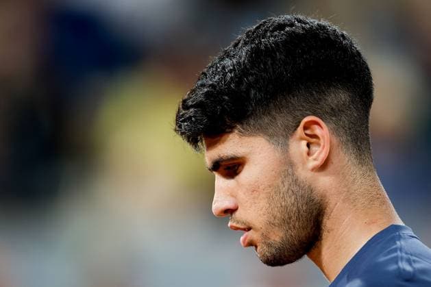 26.05.2024 Tennis, French Open 2024 Roland-Garros, FRA, Paris, Men™s Singles Court Philippe-Chatrier - FIRST ROUND J.J. Wolf (USA) - Carlos Alcaraz (SPA) Bild: v. li. Carlos Alcaraz (SPA) nachdenklich Copyright: HMBxMedia AntonioxBorga