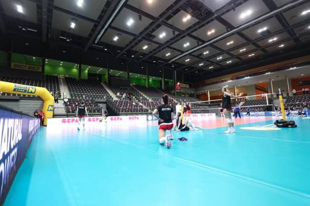 VOLLEYBALL - CEV Golden League, AUT vs UKR SCHWECHAT,AUSTRIA,26.MAY.24 - VOLLEYBALL - CEV European Golden League, ladies, Austria vs Ukraine. Image shows an overview of the Multiversum Schwechat and the team of AUT during warm-up.  GEPAxpictures xArminxRauthner
