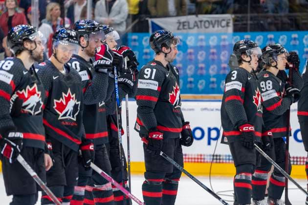 PRAGUE, CZECH REPUBLIC - MAY 26: Team Canada aligned on the blue line after defeat against Sweden during 2024 IIHF Ice hockey, Eishockey World Championship, WM, Weltmeisterschaft Czechia Third Place Match between Sweden and Canada at Prague Arena on May 26, 2024 in Prague, Czech Republic. Prague Prague Arena Czech Republic Copyright: xJustPictures.ch JarixPestelaccix jp-en-EuSpIm-JP4_JAR_Sweden_Canada_26May_2024193