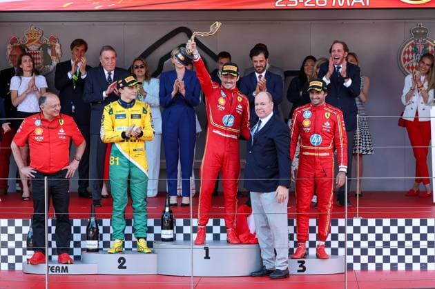 2 Platz Oscar Piastri (McLaren), Winner Charles Leclerc (Scuderia Ferrari HP), 3 Platz Carlos Sainz jr. (Scuderia Ferrari HP), Fuerstt von Monaco Albert II, Rennen, Grosser Preis von Monaco, Motorsport, Herren, Formel 1, 26.05.2024 Monte Carlo Monaco MCO