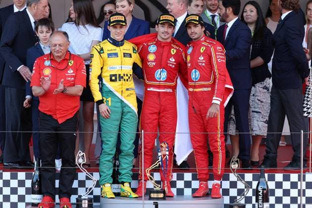 2 Platz Oscar Piastri (McLaren), Winner Charles Leclerc (Scuderia Ferrari HP), 3 Platz Carlos Sainz jr. (Scuderia Ferrari HP), Rennen, Grosser Preis von Monaco, Motorsport, Herren, Formel 1, 26.05.2024 Monte Carlo Monaco MCO