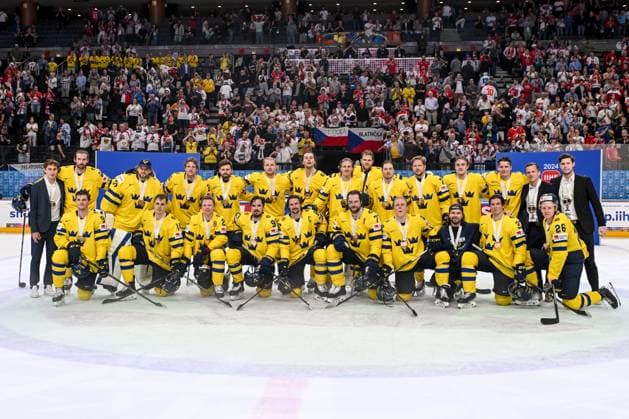 PRAGUE, CZECH REPUBLIC - MAY 26: Sweden celebrate winning the bronze medal during 2024 IIHF Ice hockey, Eishockey World Championship, WM, Weltmeisterschaft Czechia Third Place Match between Sweden and Canada at Prague Arena on May 26, 2024 in Prague, Czech Republic. Prague Prague Arena Czech Republic Copyright: xJustPictures.ch AndreaxBrancax jp-en-EuSpIm-AB_26052024_DSC_8797