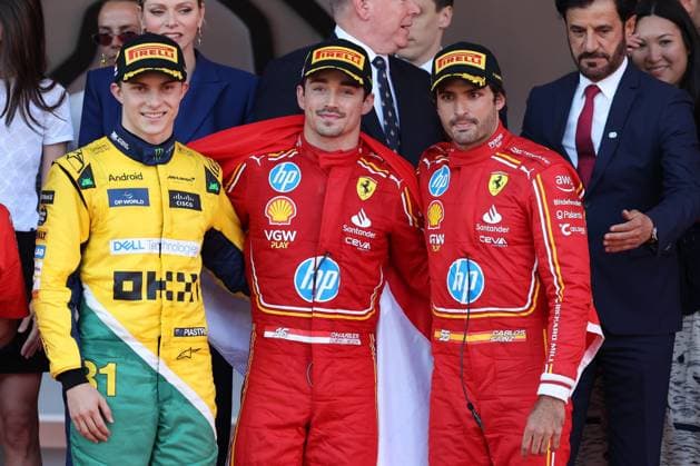 2 Platz Oscar Piastri (McLaren), Winner Charles Leclerc (Scuderia Ferrari HP), 3 Platz Carlos Sainz jr. (Scuderia Ferrari HP), Rennen, Grosser Preis von Monaco, Motorsport, Herren, Formel 1, 26.05.2024 Monte Carlo Monaco MCO