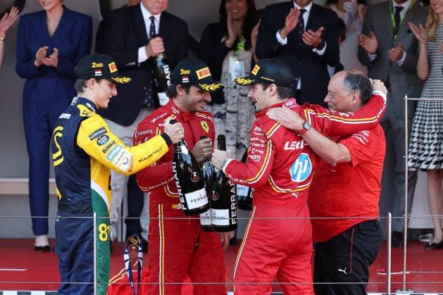 2 Platz Oscar Piastri (McLaren), Winner Charles Leclerc (Scuderia Ferrari HP), 3 Platz Carlos Sainz jr. (Scuderia Ferrari HP), Rennen, Grosser Preis von Monaco, Motorsport, Herren, Formel 1, 26.05.2024 Monte Carlo Monaco MCO