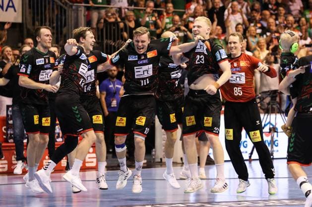 Bilder des Jahres 2024, Sport 05 Mai Sport Themen der Woche KW21 Sport Bilder des Tages v.l. Felix Claar (SC Magdeburg,7), Janus Smarason (SC Magdeburg,13), Gisli Kristjansson (SC Magdeburg,10), Magnus Saugstrup (SC Magdeburg,23), Torwart Mikael Aggefors (SC Magdeburg,85) - Handball Bundesliga Saison 2023-2024 SC Magdeburg vs. SC DHFK Leipzig in der GETEC Arena in Magdeburg - Aktion,Handball,Deutschland,26.05.2024 *** from l Felix Claar SC Magdeburg,7 , Janus Smarason SC Magdeburg,13 , Gisli Kristjansson SC Magdeburg,10 , Magnus Saugstrup SC Magdeburg,23 , Goalkeeper Mikael Aggefors SC Magdeburg,85 Handball Bundesliga Season 2023 2024 SC Magdeburg vs SC DHFK Leipzig at the GETEC Arena in Magdeburg Action,Handball,Germany,26 05 2024