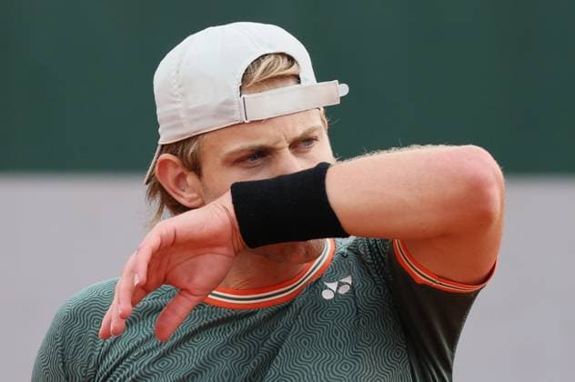 Belgian Zizou Bergs reacts during the match between Belgian Bergs and Chilean Tabilo, in the first round of the men s singles, at the Roland Garros French Open tennis tournament, in Paris, France, Sunday 26 May 2024. This year s tournament takes place from 26 May to 09 June. BENOITxDOPPAGNE  x93424074x