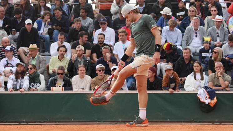 Belgian Zizou Bergs pictured during the match between Belgian Bergs and Chilean Tabilo, in the first round of the men s singles, at the Roland Garros French Open tennis tournament, in Paris, France, Sunday 26 May 2024. This year s tournament takes place from 26 May to 09 June. BENOITxDOPPAGNE  x93424599x