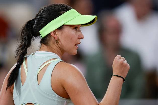 26.05.2024 Tennis, French Open 2024 Roland-Garros, FRA, Paris, Women™s Singles Court Philippe-Chatrier - FIRST ROUND Eva Lys (GER) - Caroline Garcia (FRA) Bild: v. li. Eva Lys (GER) , macht Faust Copyright: HMBxMedia AntonioxBorga