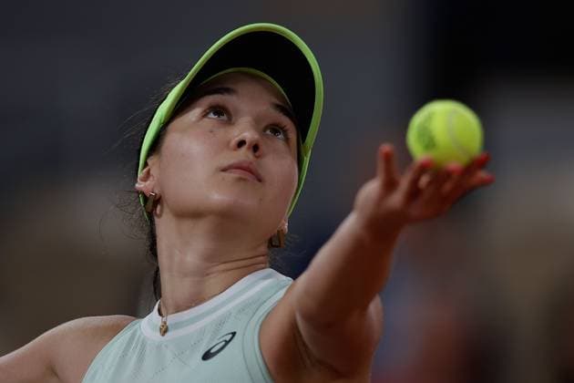 26.05.2024 Tennis, French Open 2024 Roland-Garros, FRA, Paris, Women™s Singles Court Philippe-Chatrier - FIRST ROUND Eva Lys (GER) - Caroline Garcia (FRA) Bild: v. li. Eva Lys (GER) macht einen Aufschlag. Copyright: HMBxMedia AntonioxBorga
