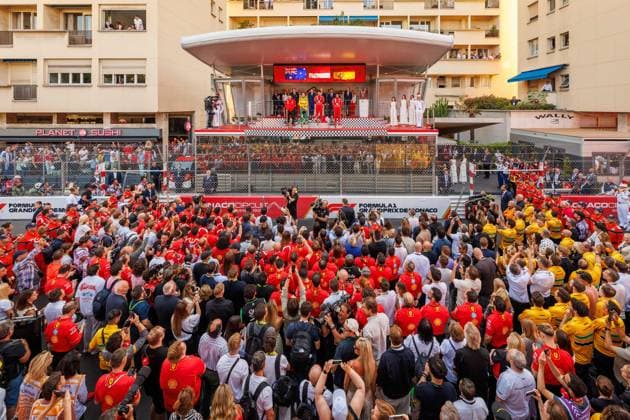 Blick auf das Podium mit Teams und Fans davor, Grosser Preis von Monaco, Motorsport, Formel 1, Saison 2023, 26.05.2024 Grosser Preis von Monaco, Motorsport, Formel 1, Saison 2023, 26.05.2024 Monte Carlo Copyright: xEibner-Pressefoto AlexanderxNeisx EP_ANS