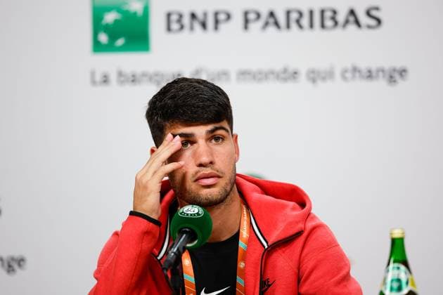 26.05.2024 Tennis, French Open 2024 Roland-Garros, FRA, Paris, Men™s Singles Court Philippe-Chatrier - FIRST ROUND J.J. Wolf (USA) - Carlos Alcaraz (SPA) Bild: v. li. Carlos Alcaraz (SPA) Pressekonferenz nachdenklich Copyright: HMBxMedia AntonioxBorga