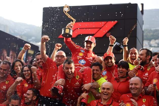 Bilder des Jahres 2024, Sport 05 Mai Sport Themen der Woche KW21 Sport Bilder des Tages F1 Grand Prix Of Monaco 2024 Charles Leclerc of Ferrari celebrates with the team after Grand Prix of Monaco at Circuit de Monaco in Monaco on May 26, 2023. Monaco Monaco  Copyright: xJakubxPorzyckix originalFilename:porzycki-f1grandp240526_npM8n.jpg