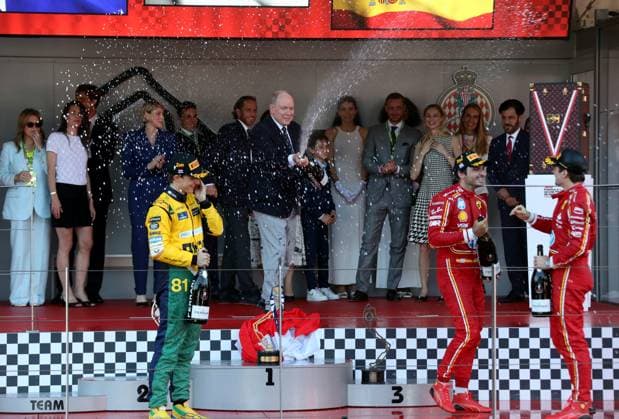 GP MONACO FORMULE I PODIUM PHOTOPQR NICE MATIN Jean François Ottonello ; Monaco ; 26 05 2024 ; 81e Grand Prix de Monaco 2024 - Course Formule 1 - PODIUM - Victoire de Charles Leclerc sur Ferrari devant Oscar Piastri McLaren et Carlos Sainz Ferrari Princess Charlene of Monaco and Prince Albert of Monaco Monaco GP May 2024 Monaco France  Copyright: xPHOTOPQR NICExMATIN MAXPPPxJeanxFrançoisxOttonellox 20240526NIM1051 20240526NIM1051