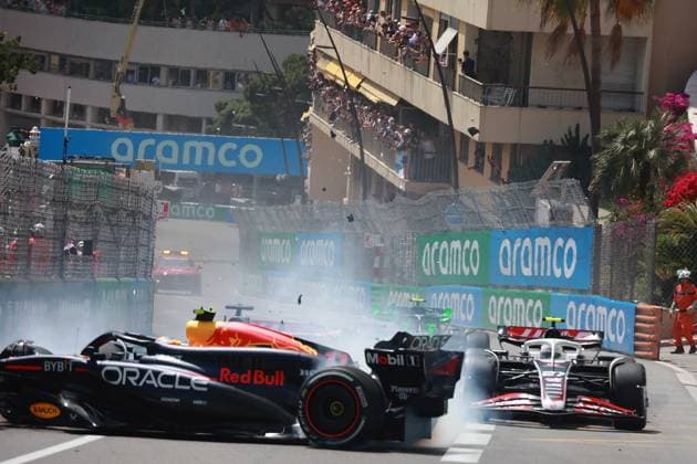 Formel 1 Grand Prix Monaco 2024 26.05.2024, Circuit de Monaco, Monte Carlo, Formel 1 Grand Prix Monaco 2024 ,im Bild Crash von Sergio Perez (MEX), Oracle Red Bull Racing, Nico Hülkenberg (DEU), Haas F1 Team, Kevin Magnussen (DNK), Haas F1 Team