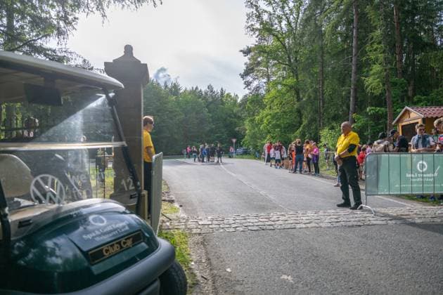 Anreise: DFB-Team kommt in Blankenhain zusammen 20240526 Die deutsche A-Nationalmannschaft der Männer kam heute in Blankenhain in Thüringen zusammen, um sich auf die Heim-Europameisterschaft in den nächsten Tagen bis zum 31.05.2024 vorzubereiten. Bis zum Abend waren die Nationalspieler im Spa & GolfResort Weimarer Land eingetroffen und wurden von zahlreichen Fans begrüßt.Dabei gab es auch das ein oder andere Autogramm.