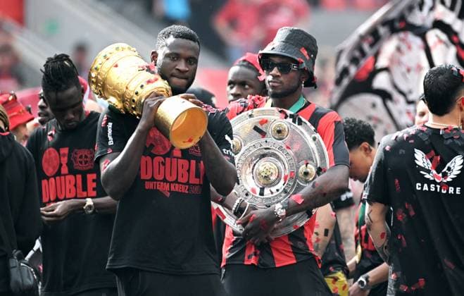 Fussball, , Deutschland, Herren, Saison 2023 2024, Coming Home, BayArena Leverkusen, Bayer Leverkusen feiert das Double; Victor Boniface (LEV) und Edmond Tapsoba (LEV) mit der Meisterschale und dem DFB Pokal. Jubel, Freude, Aktion. DFB DFL REGULATIONS PROHIBIT ANY USE OF PHOTOGRAPHS AS IMAGE SEQUENCES AND OR QUASI-VIDEO *** Football, , Germany, Men, Season 2023 2024, Coming Home, BayArena Leverkusen, Bayer Leverkusen celebrates the double Victor Boniface LEV and Edmond Tapsoba LEV with the championship trophy and the DFB Cup Cheers, joy, action DFB DFL REGULATIONS PROHIBIT ANY USE OF PHOTOGRAPHS AS IMAGE SEQUENCES AND OR QUASI VIDEO