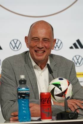 Willkommens-Pressekonferenz mit thüringischen Wirtschaftsminister Wolfgang Tiefensee, - Blankenhain 27.05.2024: Trainingslager der Deutschen Nationalmannschaft zur EM-Vorbereitung, Golf Resort Weimarer Land