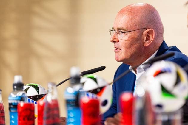 27.05.2024, GER, Fussball, Maenner, Saison 2023 2024, DFB Nationalmannschaft Trainingslager Blankenhain Eröffnungspressekonferenz im Schloss Blankenhain Zur Eröffnungspressekonferenz sind dabei, Wolfgang Tiefensee (Thueringer Wirtschaftsminister) Bernd Neuendorf (DFB Praesident) Jens Kramer (Buergermiester Blankenhain) 99444 Blankenhain Schloss Blankenhain Thüringen Deutschland