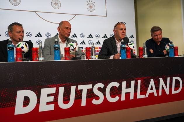 DFB-Präsident Bernd Neuendorf mit Thüringens Wirtschaftsminister Wolfgang Tiefensee - Blankenhain 27.05.2024: Trainingslager der Deutschen Nationalmannschaft zur EM-Vorbereitung, Golf Resort Weimarer Land