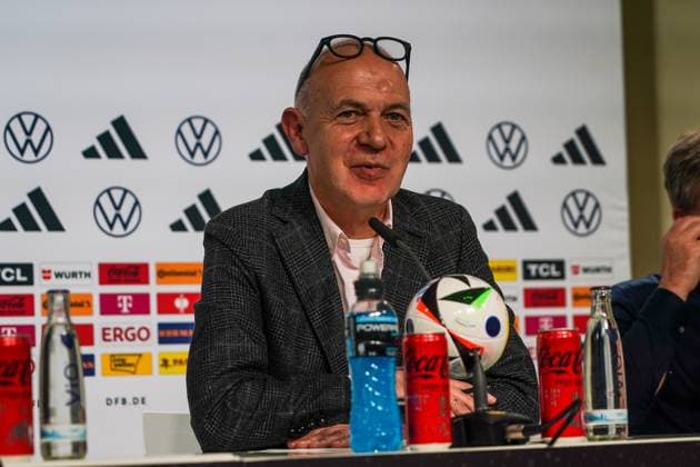 DFB-Präsident Bernd Neuendorf mit Thüringens Wirtschaftsminister Wolfgang Tiefensee - Blankenhain 27.05.2024: Trainingslager der Deutschen Nationalmannschaft zur EM-Vorbereitung, Golf Resort Weimarer Land