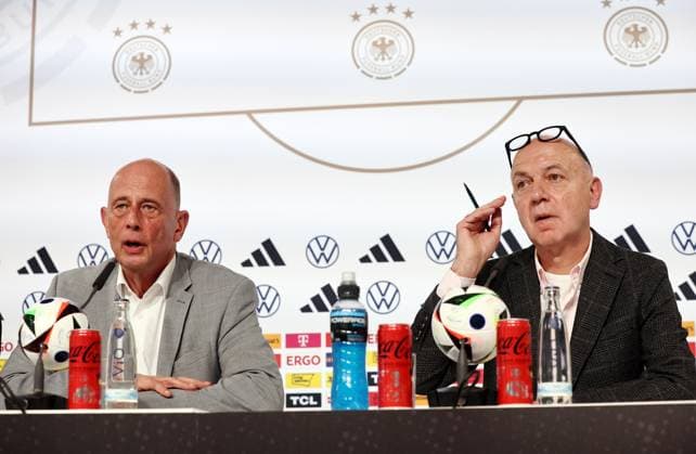 DFB - Pressekonferenz Nationalmannschaft Blankenhain, 27.05.2024, Medienzentrum im Blankenhainer Schloss , Thüringen-Trainingslager der deutschen Fußball-Nationalmannschaft vor der UEFA EURO, EM, Europameisterschaft,Fussball 2024 , Pressekonferenz. Im Bild v.l.: Thüringens Wirtschaftsminister Wolfgang Tiefensee und DFB-Präsident Bernd Neuendorf ,