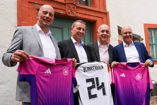DFB-Präsident Bernd Neuendorf mit Thüringens Wirtschaftsminister Wolfgang Tiefensee - Blankenhain 27.05.2024: Trainingslager der Deutschen Nationalmannschaft zur EM-Vorbereitung, Golf Resort Weimarer Land