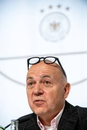 Bernd Neuendorf (DFB Praesident), GER, Pressekonferenz DFB Fussball Herren Nationalmannschaft Deutschland, Trainingslager Blankenhain, UEFA Fussball Europameisterschaft 2024, 27.05.2024 DFB regulations prohibit any use of photographs as image sequences and or quasi-video GER, Pressekonferenz DFB Fussball Herren Nationalmannschaft Deutschland, Trainingslager Blankenhain, UEFA Fussball Europameisterschaft 2024, 27.05.2024 Blankenhain Copyright: xEibner-Pressefoto Memmlerx EP_MMR